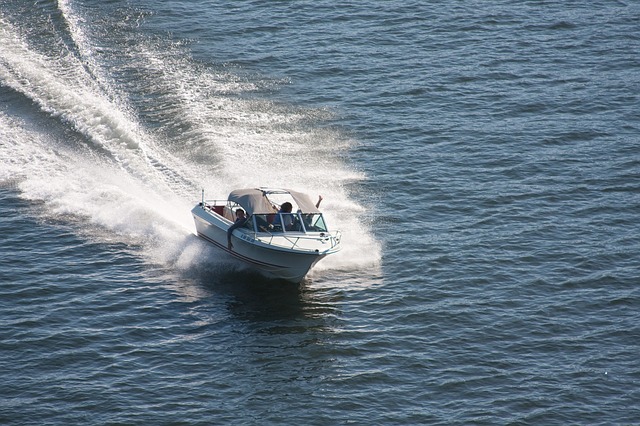 speedboat-271768_640